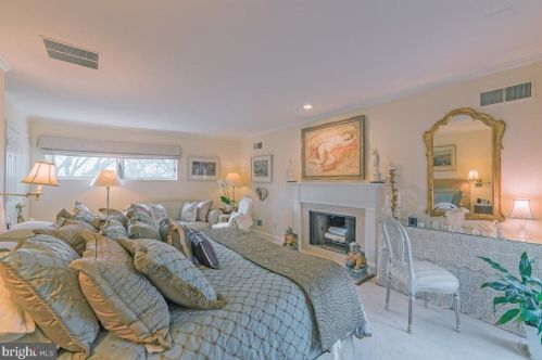 4501 Foxhall Cres, Washington DC 20007-1055 exterior