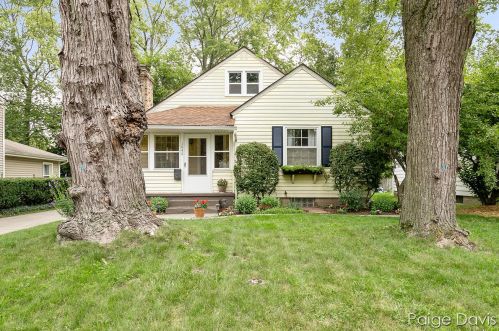 1644 Chamberlain Ave, Grand Rapids, MI 49506-4559