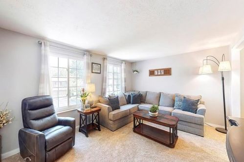 2238 Chapparal Dr, Pittsburgh PA  15239-2355 exterior