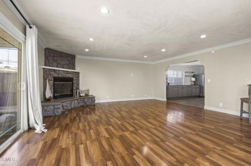 1950 Sutter Pl, Oxnard CA  93033-5633 exterior