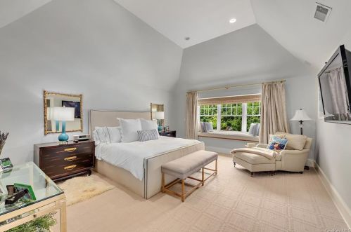 95 Round Hl Rd, Armonk NY 10504-2822 exterior