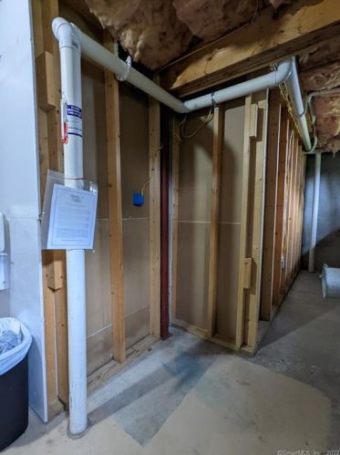 1889 Upper Maple St, Killingly CT 06241-1513 exterior