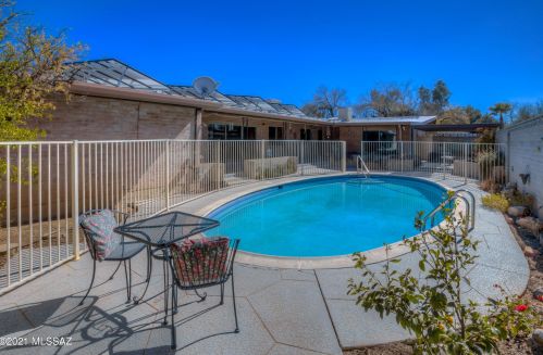 201 Irving Ave, Tucson AZ 85711-6239 exterior