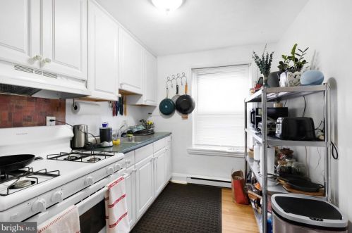 1433 Broad St, Philadelphia PA 19146-4808 exterior