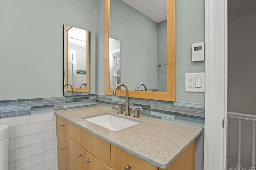 231 Bayberry Ln, Westport CT 06880-4026 exterior