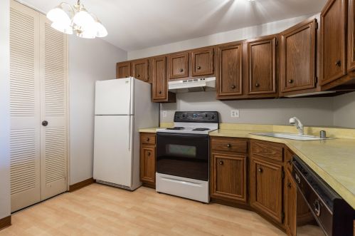 303 Henry Clay St, Milwaukee, WI 53217-5573