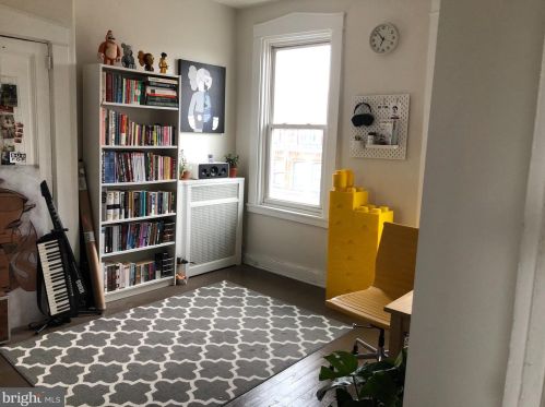 23 Walnut St, Lancaster PA 17602-2451 exterior