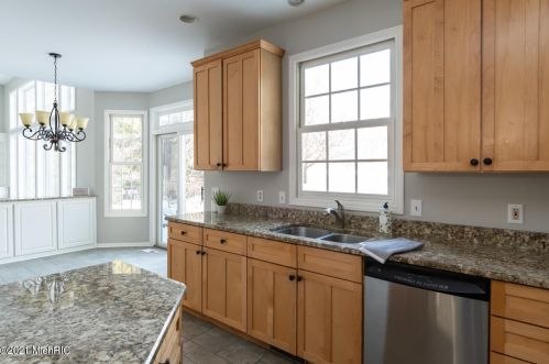 7408 Dunross Dr, Kalamazoo MI 49024-7412 exterior