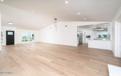 2316 Desert Cove Ave, Phoenix AZ  85028-2411 exterior