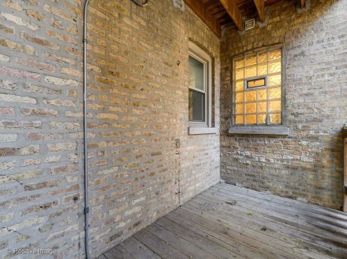 2309 Rosemont Ave, Chicago IL 60659-2007 exterior