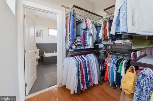 2307 Carpenter St, Philadelphia PA 19146-2516 exterior