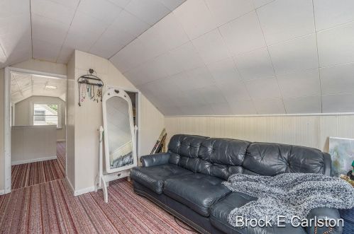 860 Brookside Dr, Meskegon MI 49441-5364 exterior