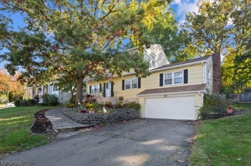 54 Myrtle Ave, Kinnelon, NJ 07405-1231