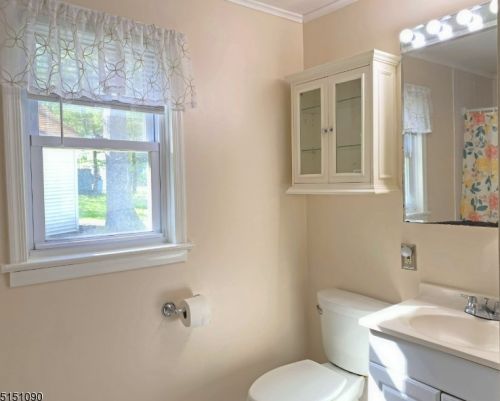 130 Dover Chester Rd, Dover NJ 07869-1901 exterior