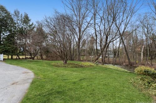 181 Long Lots Rd, Westport CT 06880-3826 exterior