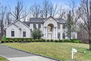 14 Darkwood Ct, Warren, NJ 07059-2705