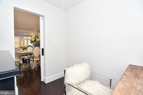 2911 17th St, Washington DC  20018-1825 exterior