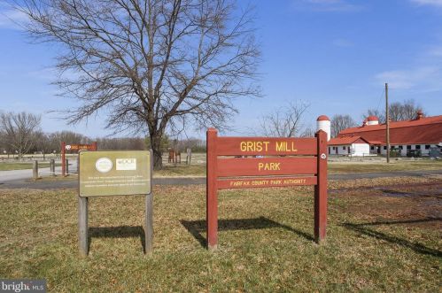 9208 Frst Hvn Dr, Alexandria VA 22309-3216 exterior