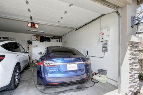 1086 Souza Dr, Folsom CA 95762-7556 exterior