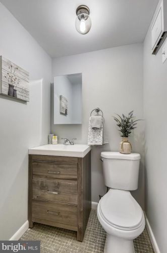 10406 Hemley Ln, Silver Spring MD 20902-3819 exterior