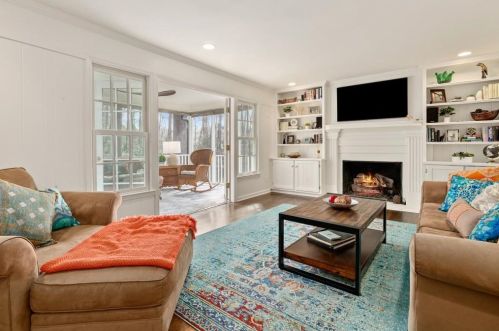 7105 Faunsworth Dr, Atlanta GA 30328-1941 exterior