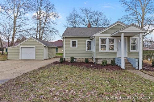 532 Pleasant Home Ct, Kalamazoo, MI 49008-3206