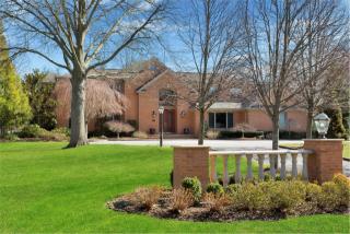 55 Belvedere Dr, Syosset, NY 11791-1504