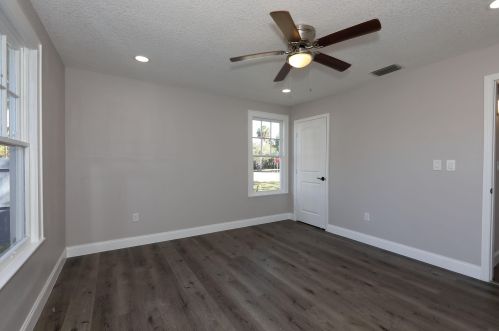 1103 Colonial Rd, Fort Pierce FL 34950-5025 exterior