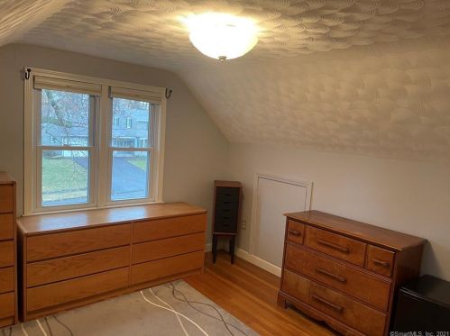 42 Oxford Dr, Enfield CT 06082-2535 exterior