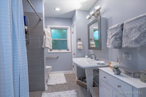 6067 Caldwell Ave, Chicago IL  60646-4835 exterior