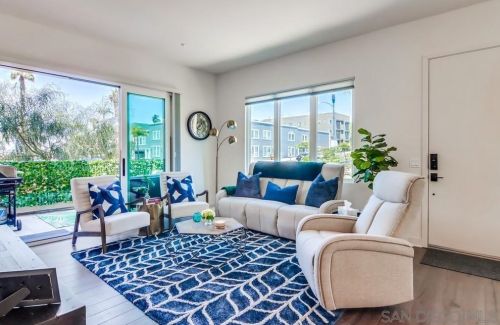 545 Hawthorn St, San Diego, CA 92101-2321