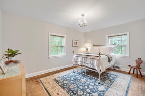 67 Creighton Ln, Briarcliff NY 10510-2408 exterior