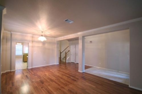 1616 Chasewood Dr, Austin TX  78727-3304 exterior