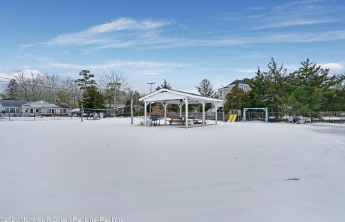 15 Glenwood Dr, Berkeley Township NJ 08721-1021 exterior