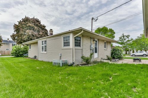 3809 87 St, Milwaukee WI 53225-3512 exterior