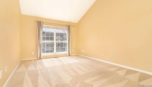 16855 Dover Dr, Northville MI 48168-6505 exterior