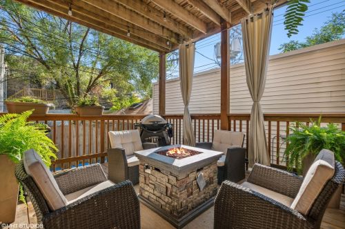 3818 Clark St, Chicago IL  60613-2812 exterior