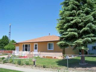 634 Garden Dr, Bismarck ND  58504-5360 exterior