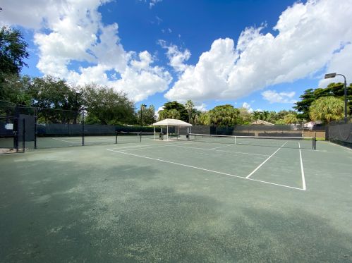 6904 Molakai Cir, Boynton Beach FL 33437-7030 exterior