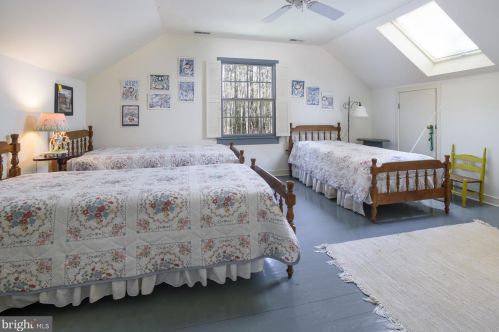 8377 Bozman Neavitt Rd, Saint Michaels MD 21663-2460 exterior