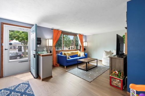 226 Rosedale Ave, Milwaukee WI  53207-0014 exterior