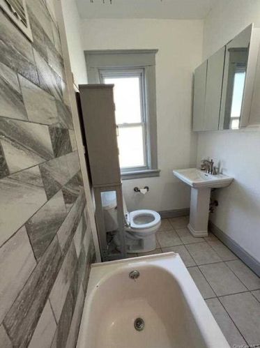 18 Innis Ave, Poughkeepsie NY  12601-3703 exterior