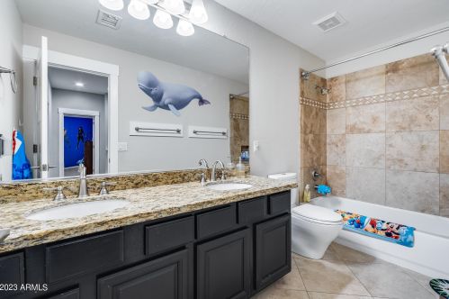 22034 55th St, Phoenix AZ  85054-7150 exterior