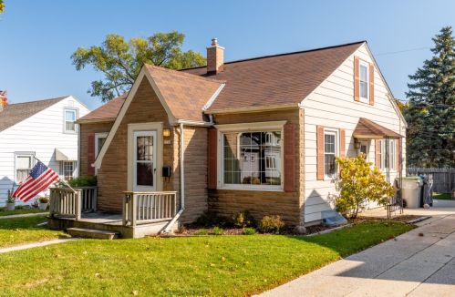 3758 5th Pl, Milwaukee, WI 53207-3855