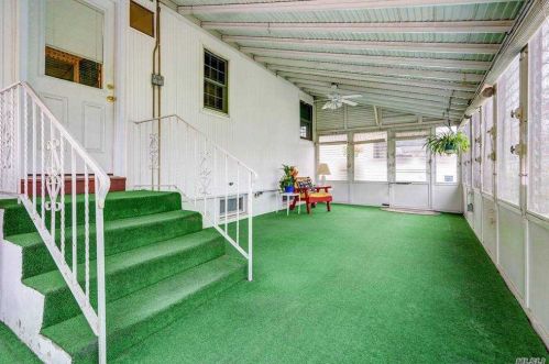 520 17 St, Babylon NY 11704-2634 exterior