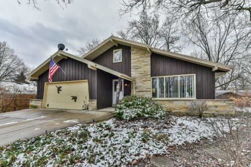 1811 Holmes Ct, Milwaukee, WI 53221-3546