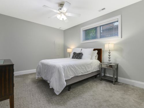 4147 Damen Ave, Chicago IL 60618-3045 exterior