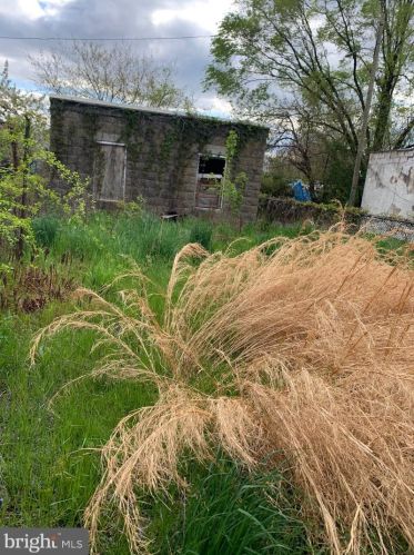 410 Highland Ave, Chester PA 19013-1913 exterior