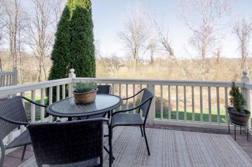 421 Cornwall Mdw Ln, Patterson NY 12563-2649 exterior