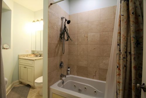 924 Hoyne Ave, Chicago IL  60622-4901 exterior